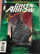 Load image into Gallery viewer, Green Arrow #1 (Lenticular) signed by Jeff Lemire
